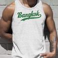 タイのバンコクビンテージスポーツグラフィック。 タンクトップ 彼への贈り物