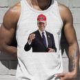 トランプの帽子をかぶったバイデンの陽気なグラフィック 長袖tシャツ タンクトップ 彼への贈り物