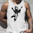 フライングvギターで遊ぶ猫 タンクトップ 彼への贈り物