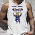 プーチンの操り人形トランプはロシアの資産政治パロディです タンクトップ 彼への贈り物