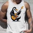 ベースギターを弾くペンギン ペンギン タンクトップ 彼への贈り物