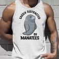 マナティーに気を取られる かわいい 海の動物 マナティー タンクトップ 彼への贈り物