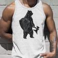斧と盾を持った熊 中世の熊 バイキング タンクトップ 彼への贈り物