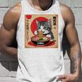 背中にラーメンを食べる緑色の目を持つ日本猫のデザイン。 タンクトップ 彼への贈り物