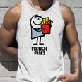 面白い漫画のキャラクターグラフィックが付いたクールでおいしいフライドポテト。 タンクトップ 彼への贈り物