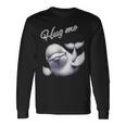 Hug Me ベルーガ アートデザイン 可愛い おしゃれ 動物 シロイルカ シロクジラ 長袖Tシャツ ギフトのアイデア