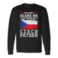 Raised By A Czech Father Father's Day Czech Republic Flag 長袖Tシャツ ギフトのアイデア