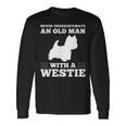 ウェスティ・ドッグを飼っている老人を決して過小評価しないでください 長袖Tシャツ ギフトのアイデア