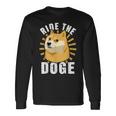 ドージコイン クリプト ライド ザ ドージ 面白い Memecoin 長袖Tシャツ ギフトのアイデア