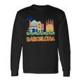 バルセロナの象徴的な建物とサグラダファミリア カラフル 長袖Tシャツ ギフトのアイデア
