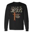 吊り下げナマケモノ ホールド オン イエス 神 クリスチャン メンズ レディース キッズ 長袖Tシャツ ギフトのアイデア