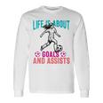Life's About Goals And Assists サッカー 面白いサッカー選手 長袖Tシャツ ギフトのアイデア