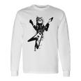 フライングvギターで遊ぶ猫 長袖Tシャツ ギフトのアイデア