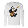 ベースギターを弾くペンギン ペンギン 長袖Tシャツ ギフトのアイデア