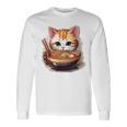 ラーメンを食べている子猫 長袖Tシャツ ギフトのアイデア