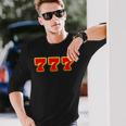 777 スリーセブン【スロット カジノ ラッキー7】数字 文字 シンプル デザイン 長袖Tシャツ 彼への贈り物