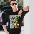 Be A Pineapple Wear A Crownweet Inside アロハ・ハワイパイナップル 長袖Tシャツ 彼への贈り物