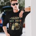 Daddy Est 2025 年のパパ 初めての父の日 新しい父親 若い父親 長袖Tシャツ 彼への贈り物