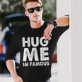Hug Me I'm Famous ファニーハガー 長袖Tシャツ 彼への贈り物