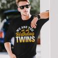 Somos Los Gemelos Del Cumpleaños Celebre Bonito Gemelos Camiseta de manga larga Regalos para él