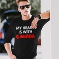 「My Heart Is With Canada」 – カナダ人と強く立つ 長袖Tシャツ 彼への贈り物
