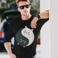 かわいい猫と一緒に陰陽師のサイン I Karma Yoga Cat 長袖Tシャツ 彼への贈り物