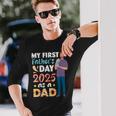 はじめての父の日2025年 赤ちゃんの誇り高きパパを持つお父さんとして 長袖Tシャツ 彼への贈り物