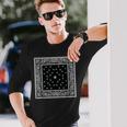 メンズ ブラック ホワイト バンダナ プリント ブラック ペイズリー柄 長袖Tシャツ 彼への贈り物