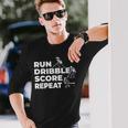 フィールドホッケー選手のテクニック 長袖Tシャツ 彼への贈り物