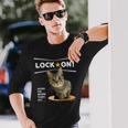 ロックオンなねこ 狙う猫 Cat 長袖Tシャツ 彼への贈り物