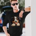 素敵で面白い覗き見犬 バーニーズマウンテンドッグ 長袖Tシャツ 彼への贈り物