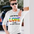 Celebrating Love Lgbtq ゲイプライドグッズ レズビアンレインボー 長袖Tシャツ 彼への贈り物