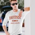 Davidson ノースカロライナ Nc ビンテージ アスレチック スポーツデザイン 長袖Tシャツ 彼への贈り物