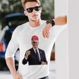 トランプの帽子をかぶったバイデンの陽気なグラフィック 長袖tシャツ 長袖Tシャツ 彼への贈り物