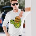 ハンバーガーを食べるかわいいカメ 面白いハンバーガー 長袖tシャツ 長袖Tシャツ 彼への贈り物