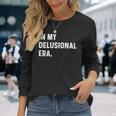In My Delusional Era 面白い大人のユーモアの言葉 長袖tシャツ 長袖Tシャツ 彼女への贈り物