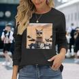 アラビア砂漠でサングラスをかけた猫、ドバイにマッチ。 長袖Tシャツ 彼女への贈り物