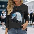 宇宙空間 オオカミ 月に遠吠えするオオカミ 長袖Tシャツ 彼女への贈り物