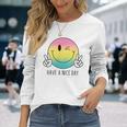 Have A Nice Day Winkingmile Face Peace Wink Happy Face 長袖Tシャツ 彼女への贈り物