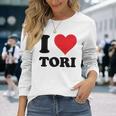 I Heart Tori ファーストネーム I Love パーソナライズ 長袖Tシャツ 彼女への贈り物