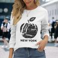 New York City The Big Apple Graphic New York City 長袖Tシャツ 彼女への贈り物