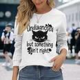 Undiagnosed Butomething Ain't Right 長袖Tシャツ 彼女への贈り物