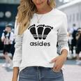 【バックプリント・背中側】アシデス Asides 足です。【変なデザイン屋さん】スポーツ ブランド パロディ 面白 長袖Tシャツ 彼女への贈り物