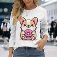 かわいいコーギーのドーナツを持つ漫画の犬愛好家アートキッズ。 長袖Tシャツ 彼女への贈り物