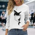 カジュアルなシャチ 面白いオルカをポケットに 長袖Tシャツ 彼女への贈り物
