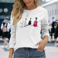 ギターの影を作る猫デザイン 長袖Tシャツ 彼女への贈り物