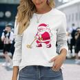 ゴルフをする面白い醜いクリスマスサンタ。 長袖Tシャツ 彼女への贈り物