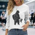 斧と盾を持った熊 中世の熊 バイキング 長袖Tシャツ 彼女への贈り物