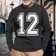 12番の前面と背面にホワイトのプリント。 長袖Tシャツ 高齢者への贈り物