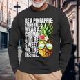 Be A Pineapple Wear A Crownweet Inside アロハ・ハワイパイナップル 長袖Tシャツ 高齢者への贈り物